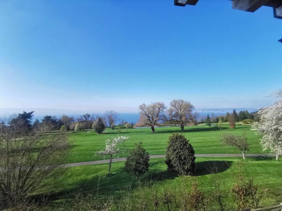 Appartement Vue Sur Le Golf Et Le Lac Leman Publier ภายนอก รูปภาพ